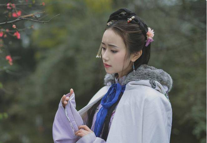 李季兰：唐朝的女诗人，六岁就能作诗，但父亲却预言她将来会成为一个失德的女人。