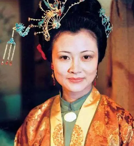 红楼梦尤氏为什么不称为夫人？有什么原因存在？