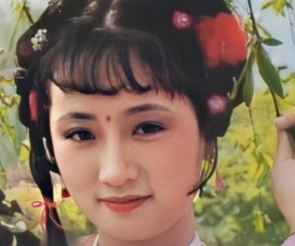 香菱是谁？她是妾还是丫鬟？