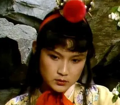  龄官是什么身份？她是谁的丫鬟？