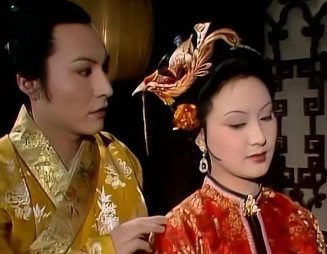 贾蓉与王熙凤是什么关系？他们的关系好吗？