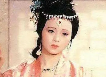  贾珍是谁？为什么敢欺负秦可卿？