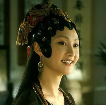 秦可卿一天换四五遍衣服是怎么回事？发生了什么？