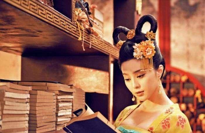 武则天为何在去世后未穿龙袍与李治和李世民会面？