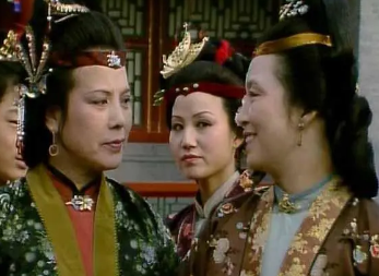 邢夫人和王夫人是什么关系？她们之间有什么矛盾？