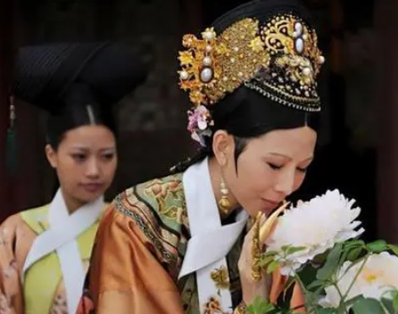 孝敬宪皇后是什么出身？她是嫡女吗？