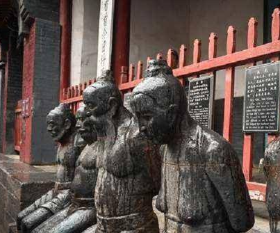 吴玠为什么不跪在岳飞墓前？都有什么方面存在？