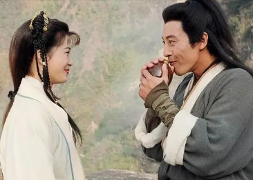 岳灵珊为何不爱令狐冲？岳灵珊爱的是谁？