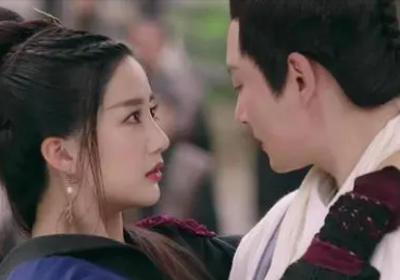 张翠山对殷素素是怎样的感情？张翠山爱殷素素吗？