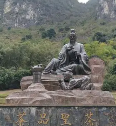 谁被誉为茶仙尊为茶圣?他有着什么样的影响？