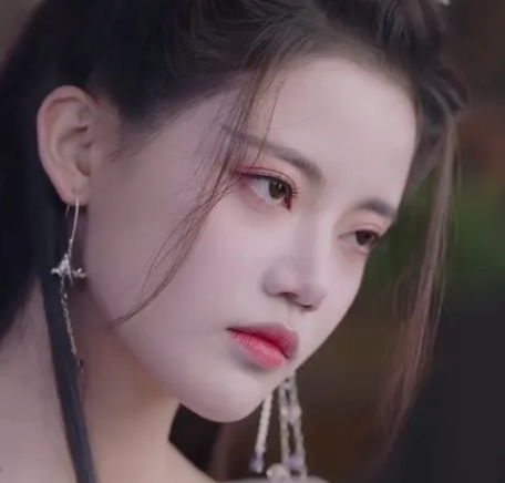翩然是姒婴的女儿吗？两人什么关系？