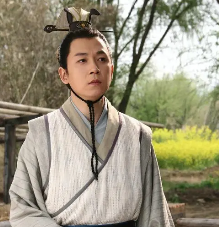 焦仲卿懦弱吗？有什么性格特点存在？