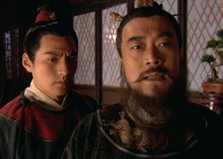 李固为了陷害卢俊义做了什么？他为什么要陷害卢俊义？