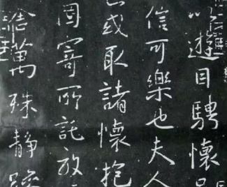 薛稷的作品有何特点？他留下了哪些作品？