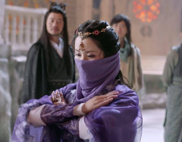 金花婆婆是不是紫衫龙王？她们是同一个人吗？