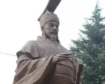 秦桓公和秦始皇的关系是怎样的？他们有何联系？