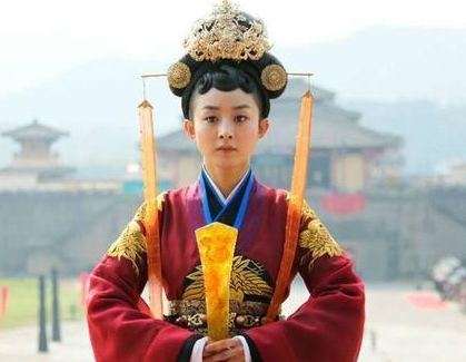  刘嫖与刘启是什么关系？他们相差几岁？