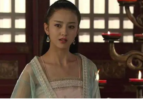 何婧英与刘楚玉是什么关系？是刘楚玉的女儿吗？