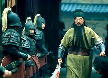  孙坚温酒斩华雄是怎么回事？真相是什么？
