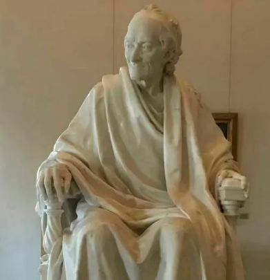 伏尔泰的思想主张是什么？分别有几个方面？