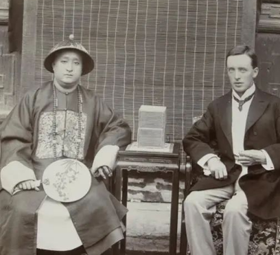 庄士敦为何终身未娶？当时背景是什么样的？