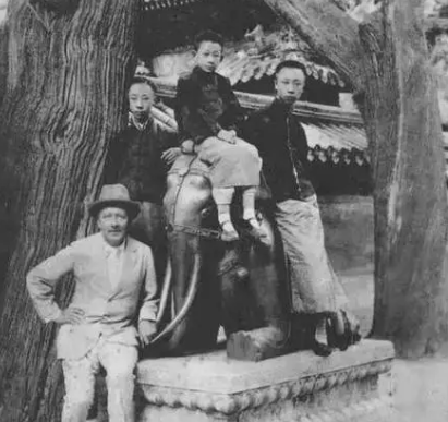 庄士敦是基督徒吗？信仰又是什么？