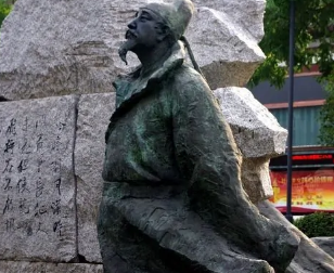 王昌龄最霸气的诗是什么？描绘了怎样的场景？