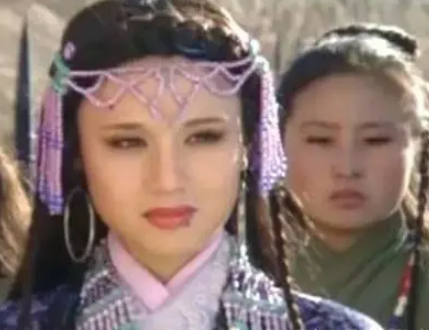  没藏黑云是什么时候出生的？比李元昊大几岁？