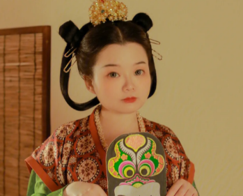 李静训的墓志铭是什么？她为何被称为李小孩？