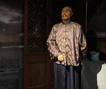 伍秉鉴是好人还是坏人？他有哪些事迹？