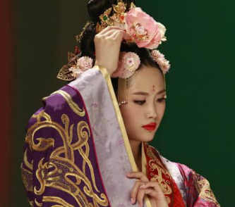 韦应物与武则天的关系是怎样的？他们有什么联系？