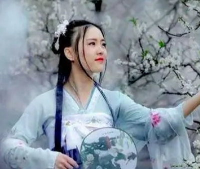  春游曲是什么诗？作者是王涯吗？