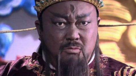 包拯去世时，一位老人在他门前自尽，原因何在？