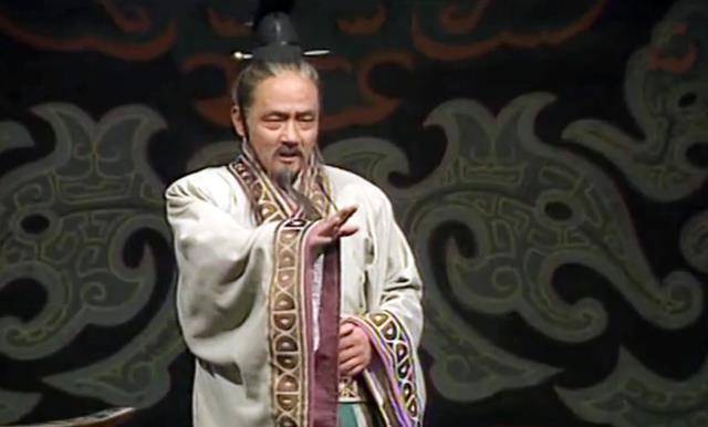 春秋时期的政治是如何发展的？晋文公、秦穆公、楚庄王为争霸诸侯采取了什么样的举措？