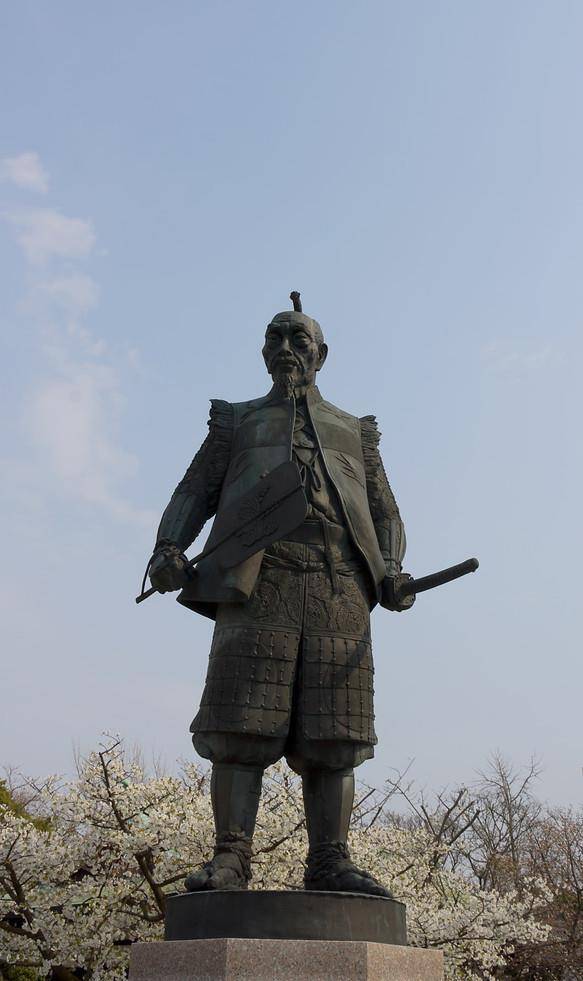 李舜臣是什么人？他为何歼敌不过万人被朝韩尊为神明？