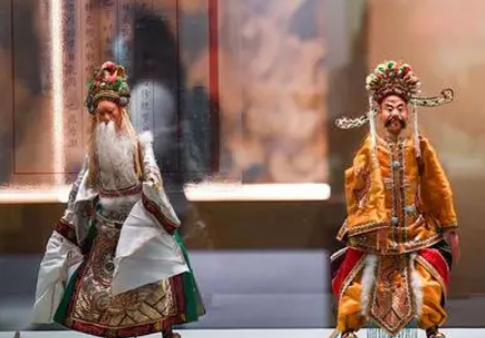  淳于髡一鸣惊人指的是什么？有什么含义？