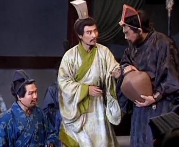 车胄要杀刘备，陈登为何告密？