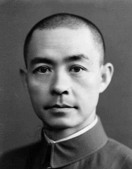 同为西北军，当张自忠在面临众叛亲离的困境时，韩复渠的态度是什么？