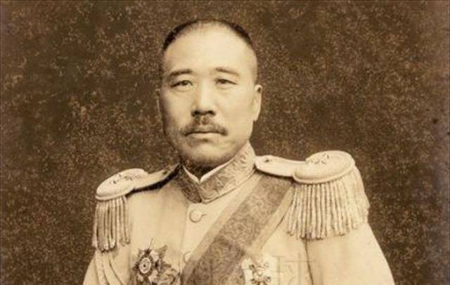 韩复渠夫人让座给张宗昌，数日后，因张的一句俏皮话，韩复渠将其刺杀