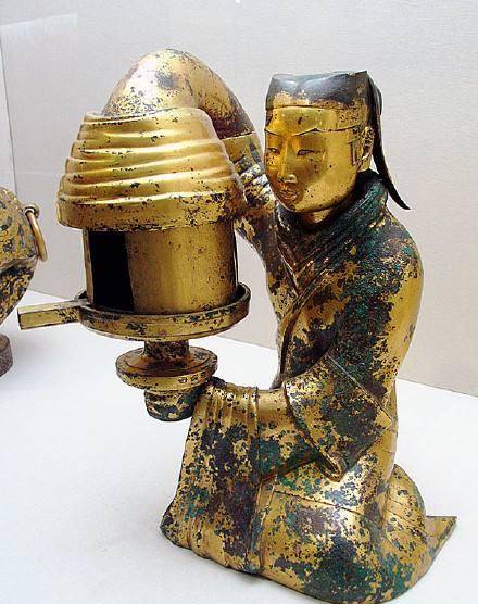 发现“穿越”的汉武帝哥哥，出土一件被誉为“中华第一灯”的文物