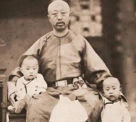咸丰帝奕詝和奕譞的关系是什么？两人关系很密切吗？