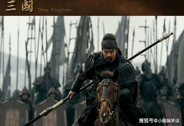 此人在曹操帐下发挥重要作用，深受曹操信任，但却心系汉室，并非关羽