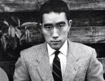 如何评价三岛由纪夫？三岛由纪夫是个怎样的人？