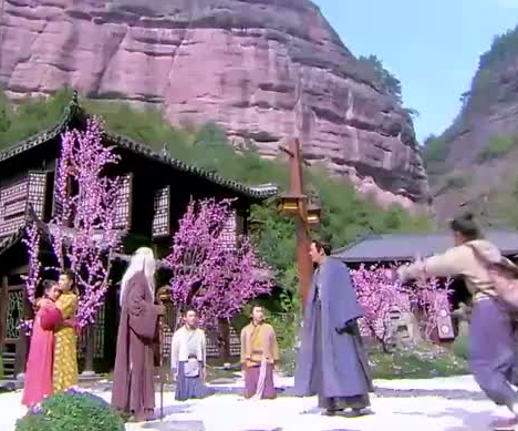 Who is the master of Taohua Island in the story 