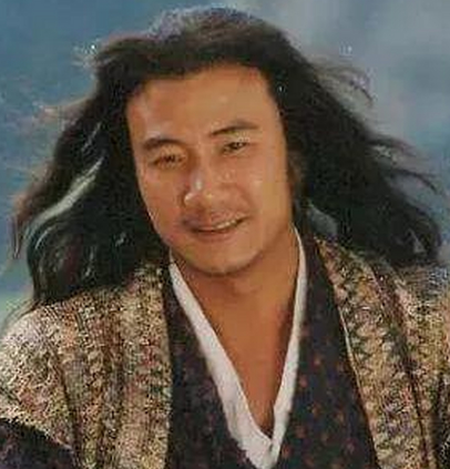 Did Xiao Feng eventually fall in love with Azi? What was the emotional change?