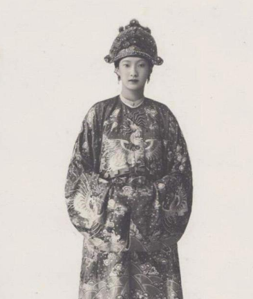 Why didnt Bảo Đại visit Empress Nam Phương? What is the relationship between them?