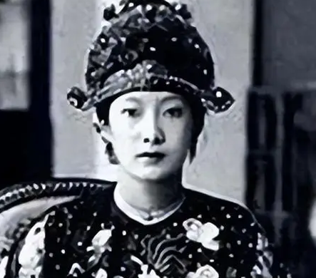 What is the current situation of the children of Empress Phương of Vietnam? What are they like?