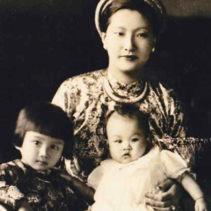 What was the love between Nguyen Thi Lan and the king like? Was their affection profound?