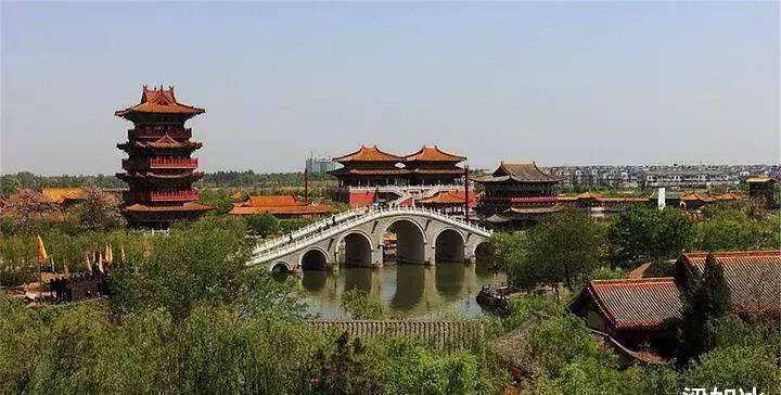 汴京在“水浒”时期是北宋的一座拥有130万人口的城市，如今是开封