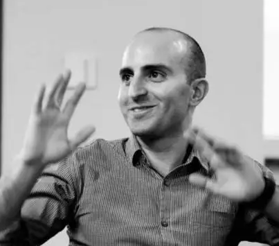  西蒙有什么观点？认为人是什么的？